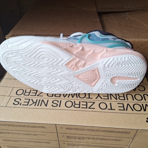 Nike Kyrie GO (GS) photon dust. New with box Size 4.5 - Picture 5 of 9